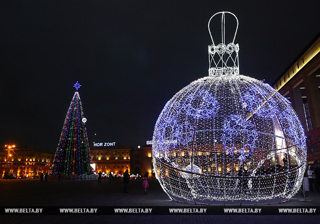 Самыя незвычайныя калядныя ёлкі 2015 года ў свеце (фота)
