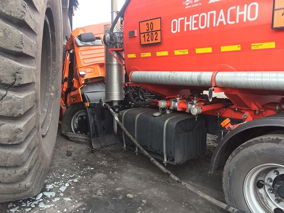 У Расіі жанчына на БелАЗе пераехала бензавоз (фота)