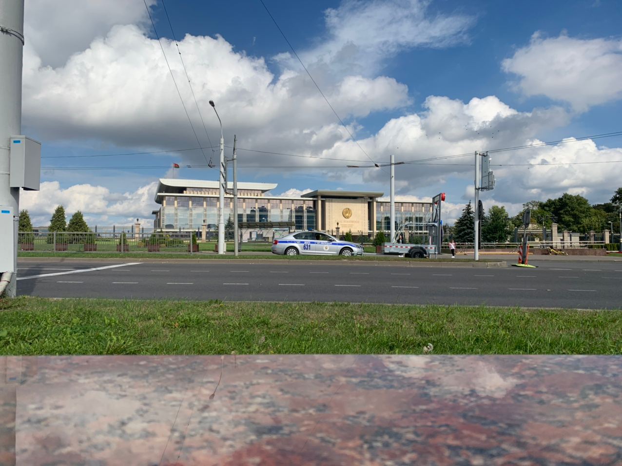 Перед акцией протеста в Минск съезжается спецтехника и начались задержания