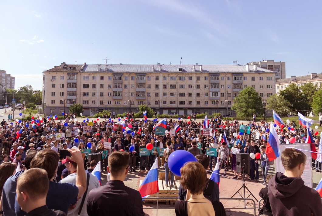"Наша главная напасть — несменяемая власть". 12 июня в 10 городах России (фото)