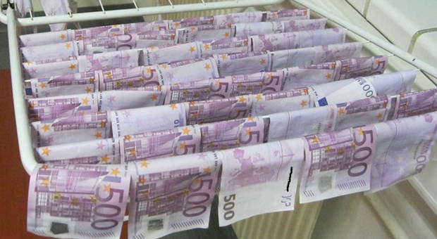 Малады чалавек вылавіў з ракі 100 тысяч еўра
