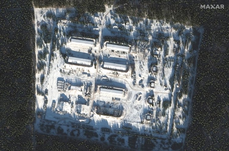 СМИ публикуют новые снимки российских войск у границ Украины