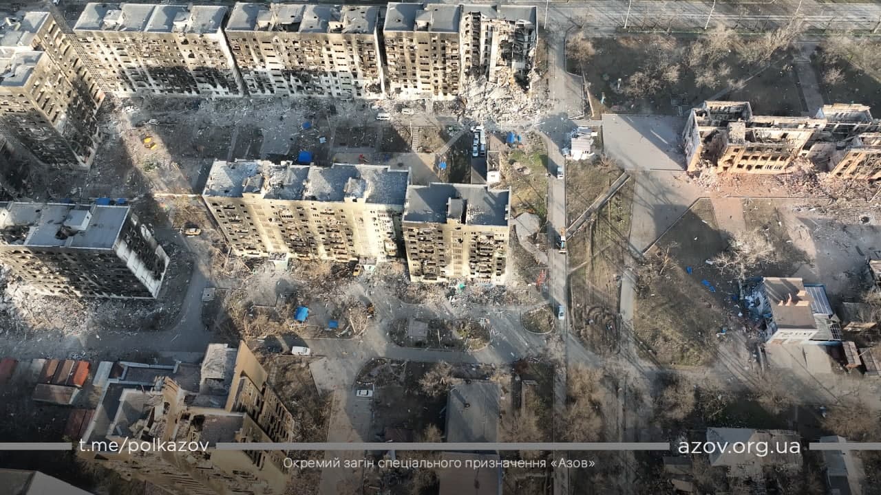 Защитники Мариуполя могли, но отказались покинуть город — Зеленский