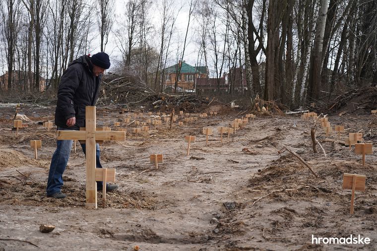 "Война пришла и к мертвым": репортаж из Чернигова