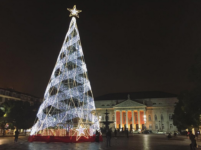 Самыя незвычайныя калядныя ёлкі 2015 года ў свеце (фота)