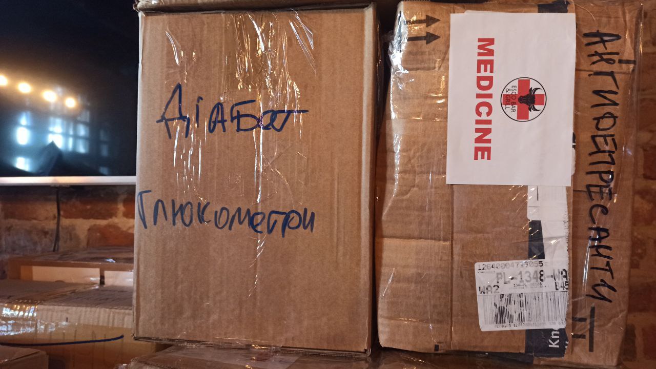Белорус расселяет беженцев на Азорах и отправляет гуманитарку в Харьков