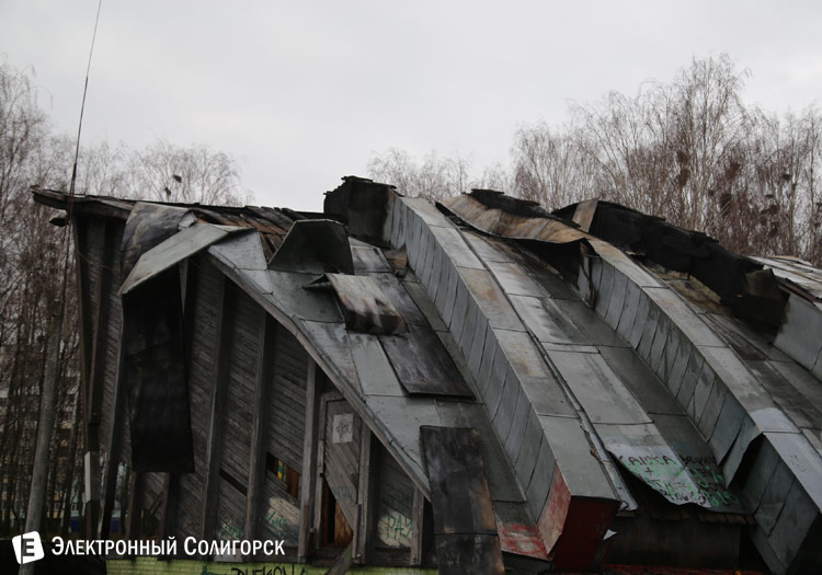 У Салігорску гарэла драўляная Летняя сцэна (фота)