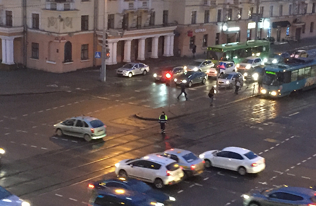 У цэнтры Мінска зранку 21 снежня не працавалі святлафоры (фота)