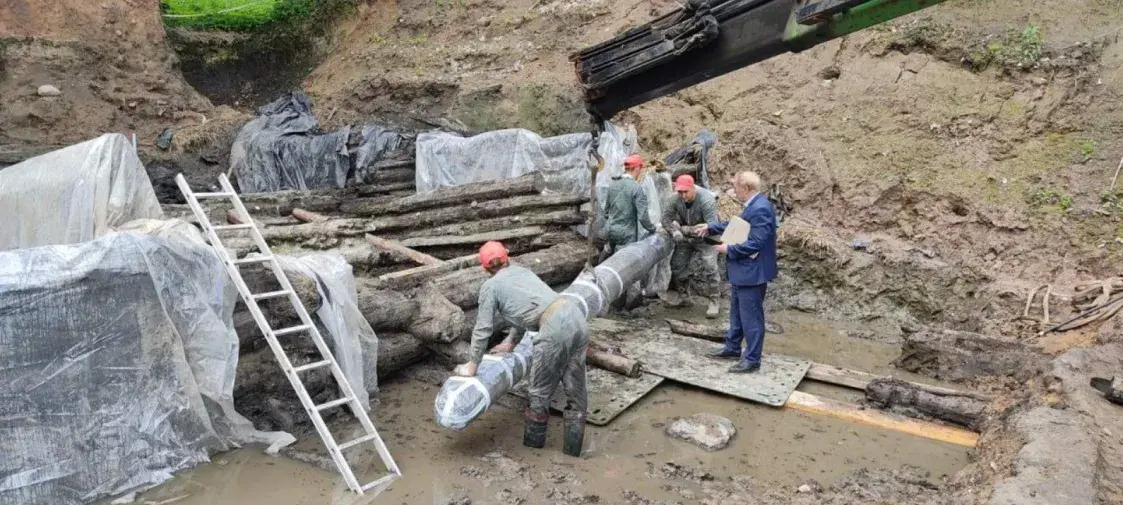 На Менцы разабралі драўляныя абарончыя канструкцыі вала старажытнага горада