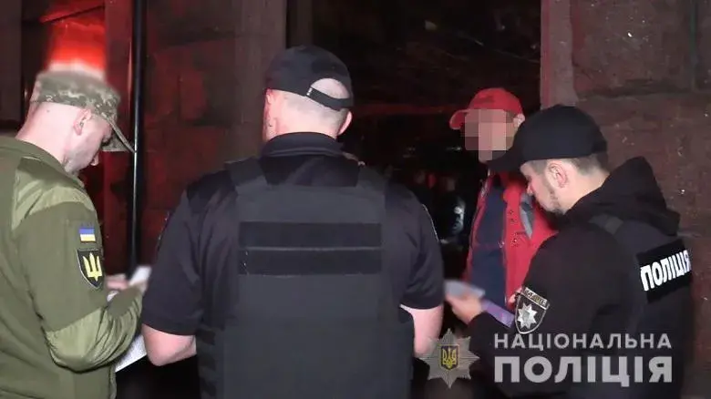 Адны ўкраінцы тусяць у начных клубах, пакуль іншыя ваююць. Гэта нармальна?