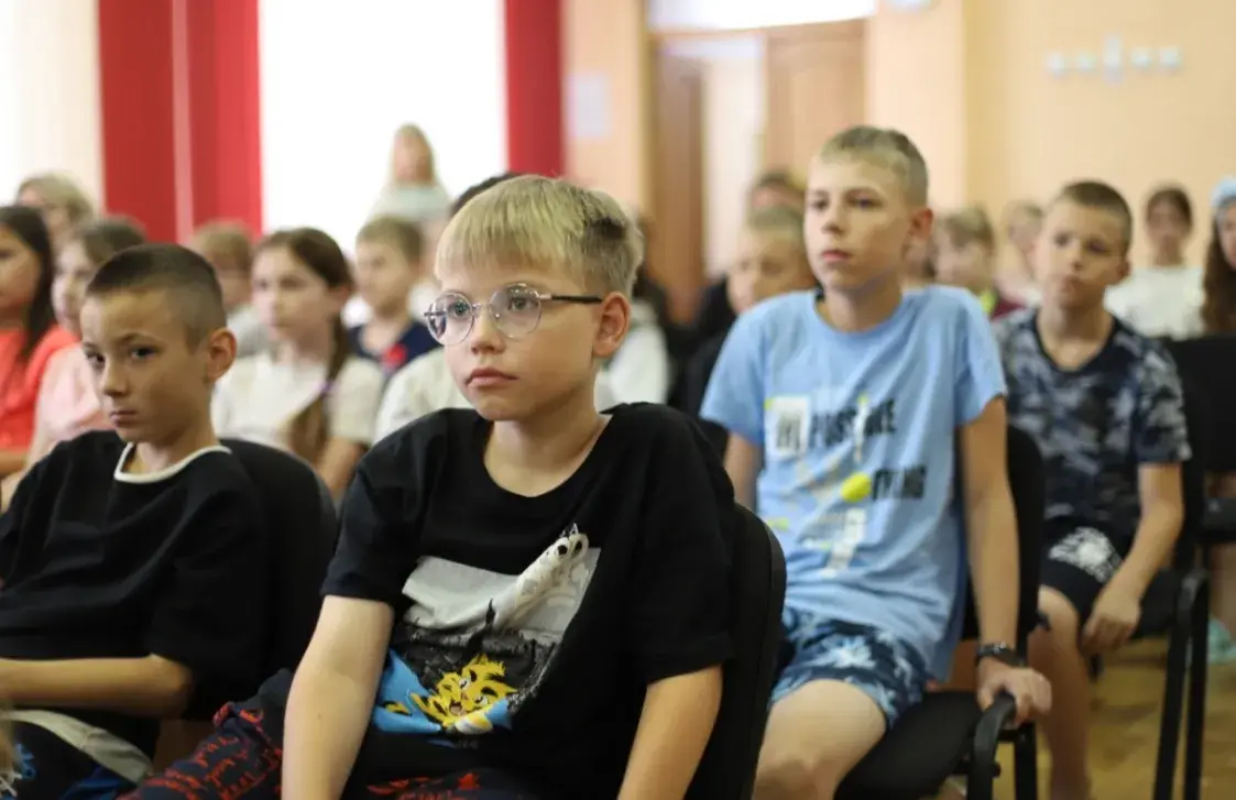 Палкоўнік Дзмітрый Паўлічэнка расказваў дзецям пра 1990-я і жнівень 2020-га