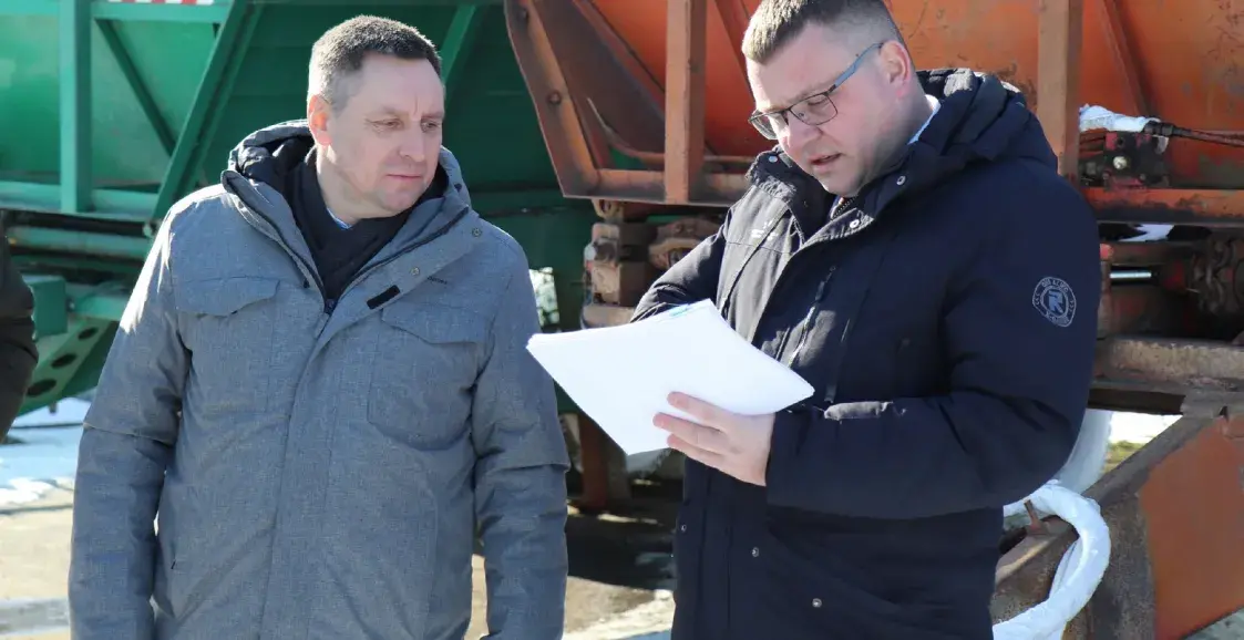 Памочнік Лукашэнкі не змог высветліць, спраўную тэхніку яму паказалі, ці не
