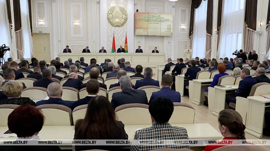 У Гомельскай вобласці "бардак, хранічныя прыпіскі і крадзеж"