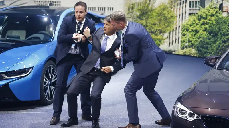 Кіраўнік кампаніі BMW страціў прытомнасць на прэзентацыі ў Франкфурце (фота)