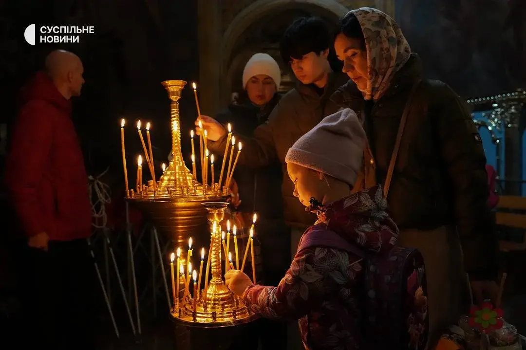 Фанарики в небе и фейерверки: как сегодня празднуют Пасху в разных странах мира — фото