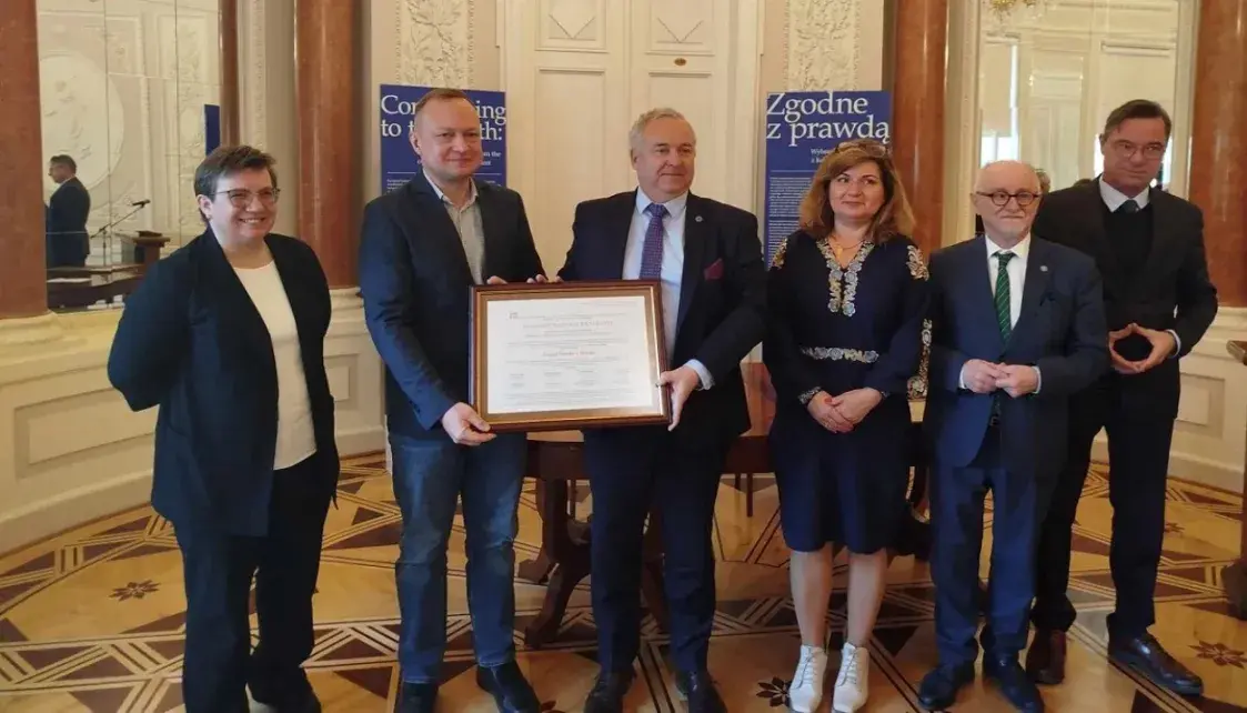 Экс-палітвязню Андрэю Скурко ўручылі узнагароду імя Льва Сапегі