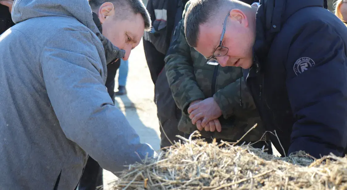 Памочнік Лукашэнкі не змог высветліць, спраўную тэхніку яму паказалі, ці не