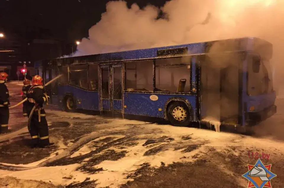 У Мінску падчас руху загарэўся аўтобус (фота)