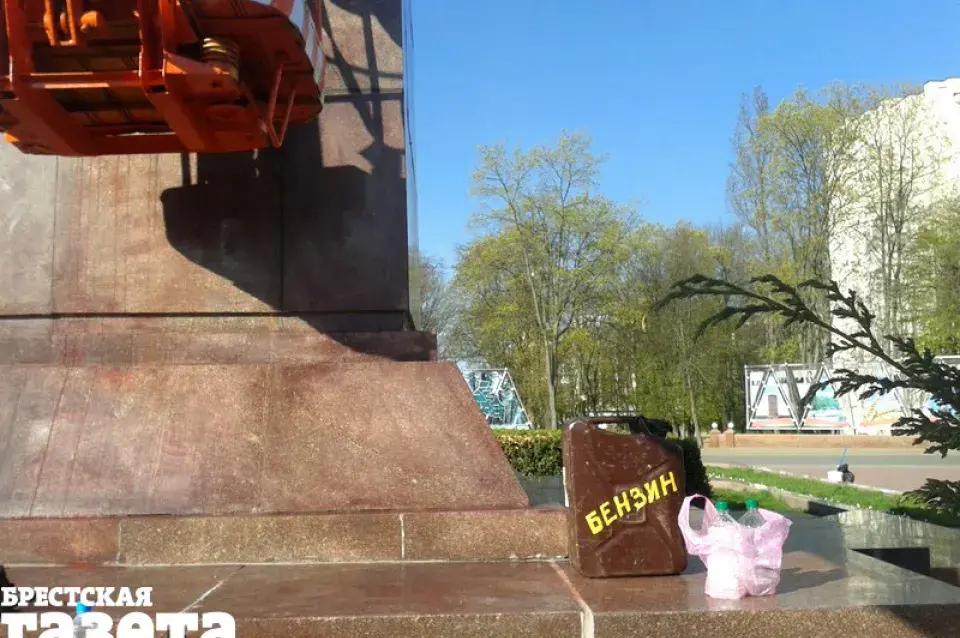 У Брэсце службовы сабака згубіў след мужчыны, які абліў фарбай помнік Леніну