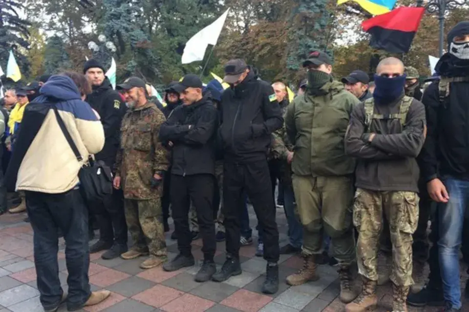 Украінцы выйшлі на мітынг пратэсту пад Вярхоўную Раду (онлайн-відэа)