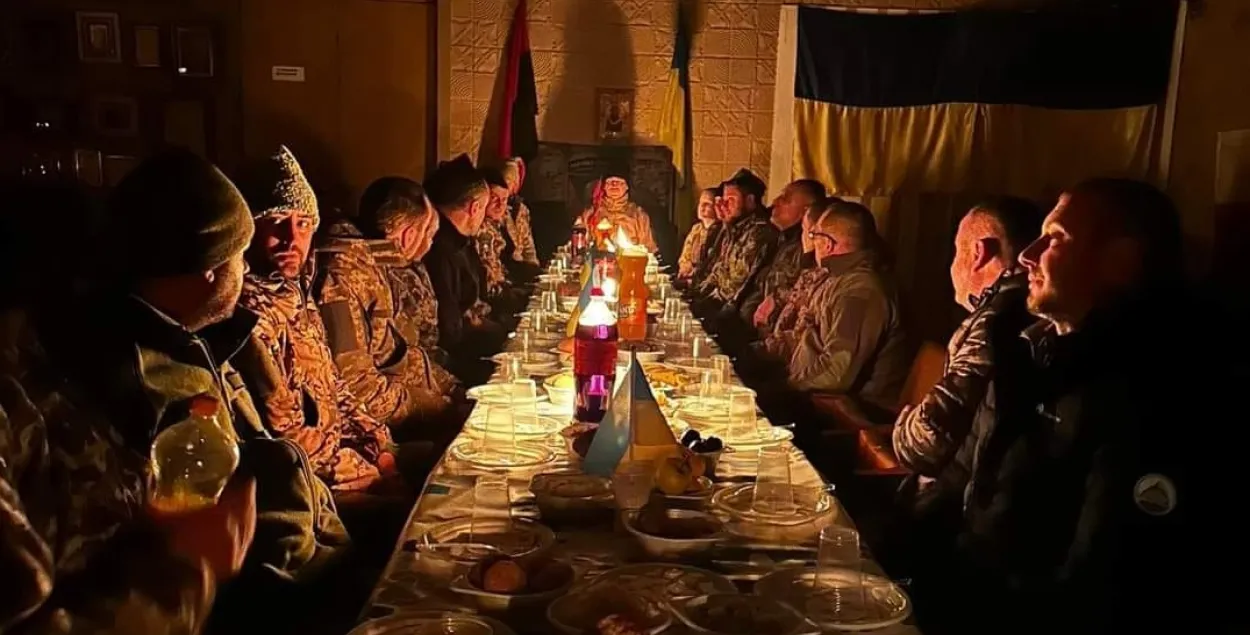 Украинские солдаты празднуют Рождество / facebook.com/GeneralStaff.ua

