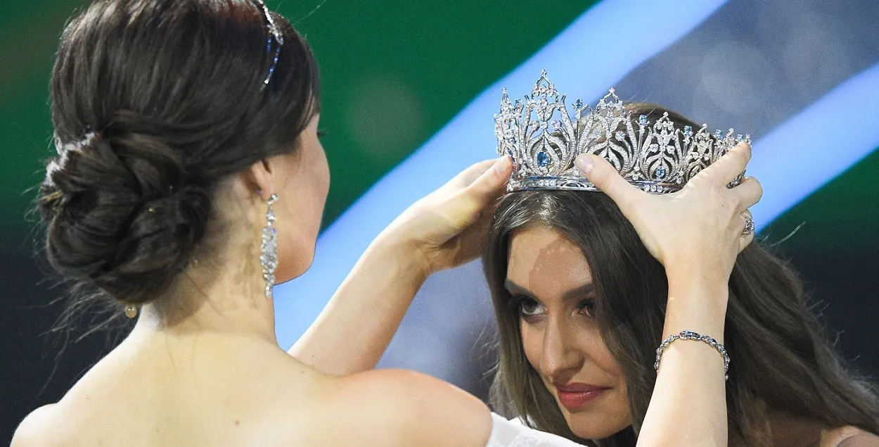 Пераможцы "Міс Беларусь" Марыя Васілевіч і Дар'я Ганчарэвіч / onliner.by
