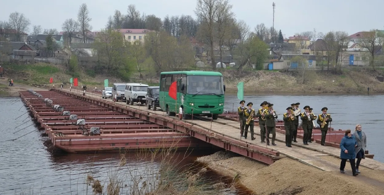 Открытие понтонного моста в Бешенковичах в 2021 году / gztzara.by
