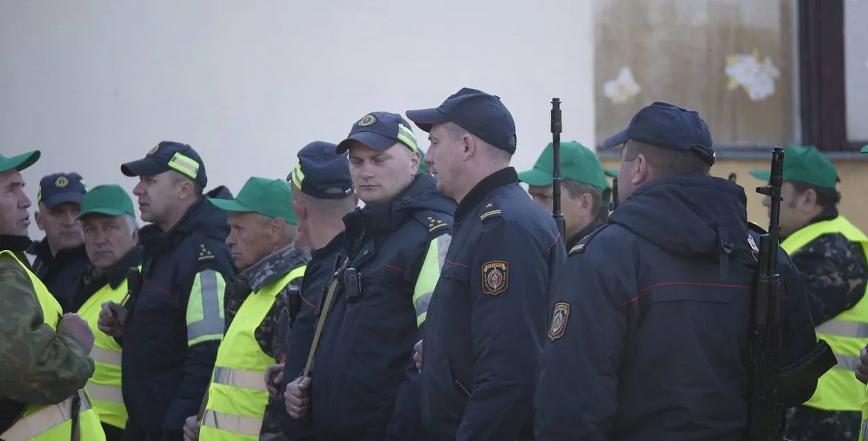 Почему-то в посте Минобороны про ополчение много милицейской формы / Минобороны
