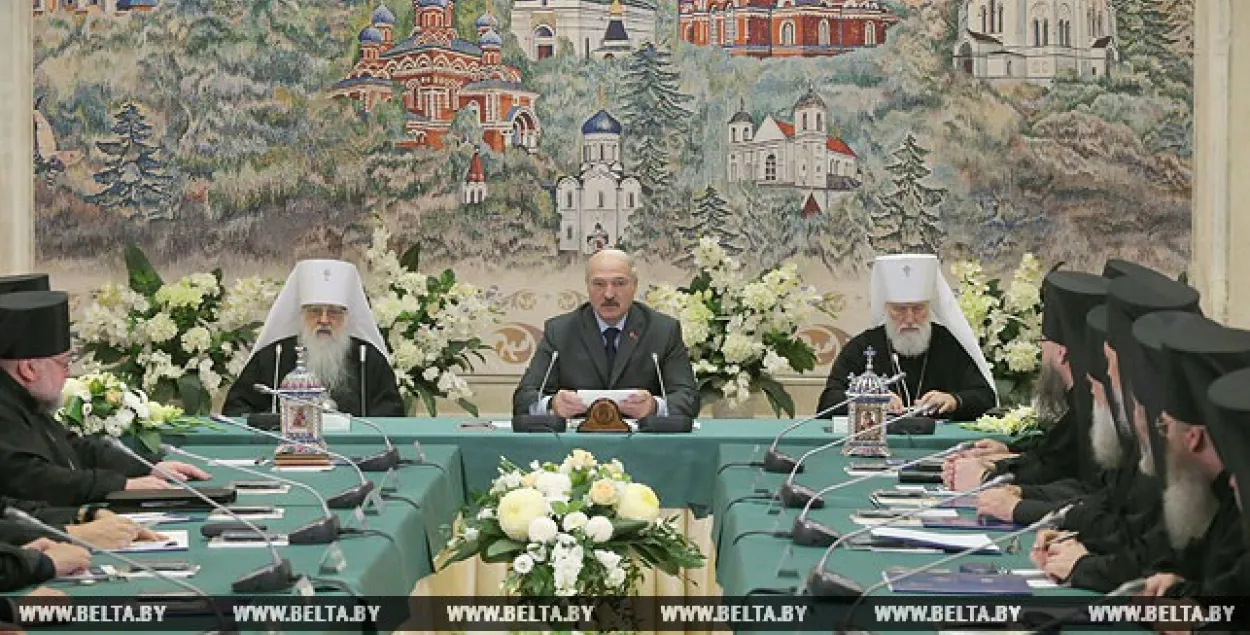 Лукашэнка на сустрэчы з Сінодам БПЦ: Святарамі павінны быць беларусы 