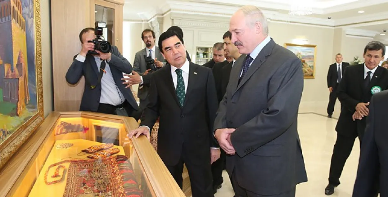 Лукашэнка і Бердымухамедаў адкрылі новы будынак туркменскага пасольства ў Мінску