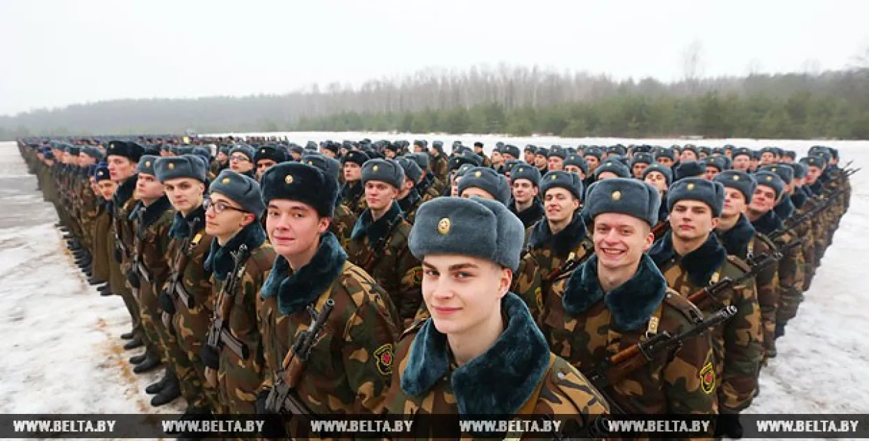 Вайскоўцам тэрміновай службы ўдвая павялічваюць памер грашовага забеспячэння