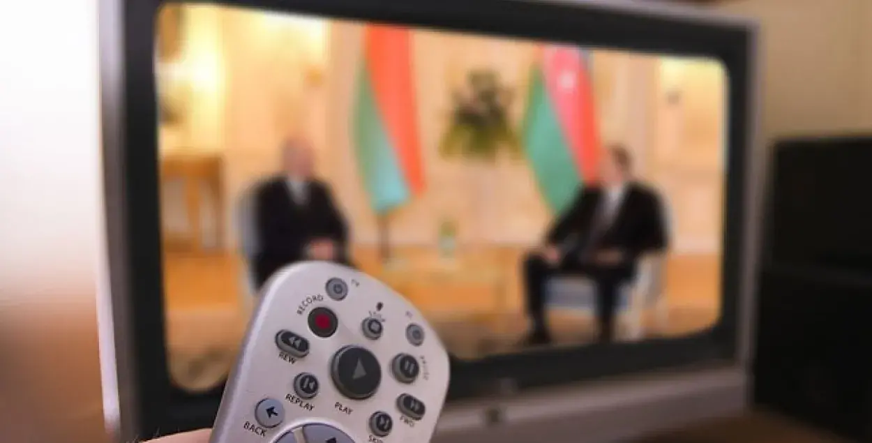 Лукашэнка сказаў у Мінску Аліеву, што "свет звар'яцеў"