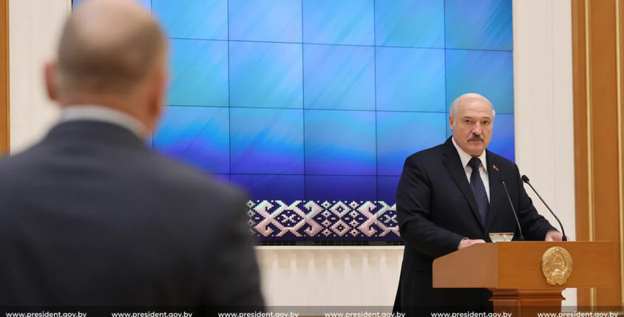 Александр Лукашенко выступает перед "активом местной вертикали" / president.gov.by​