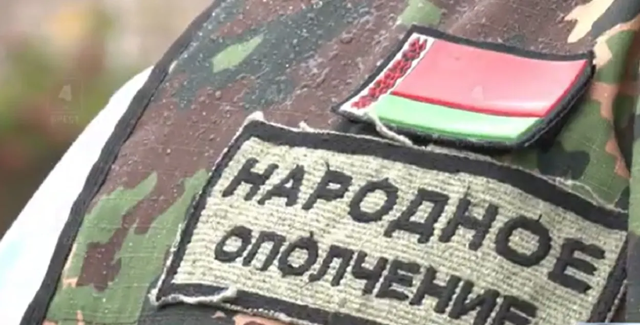 У атрадзе "народнага апалчэння" і старшыня сельскага выканкама / Скрыншот з відэа ТРК "Брэст"
