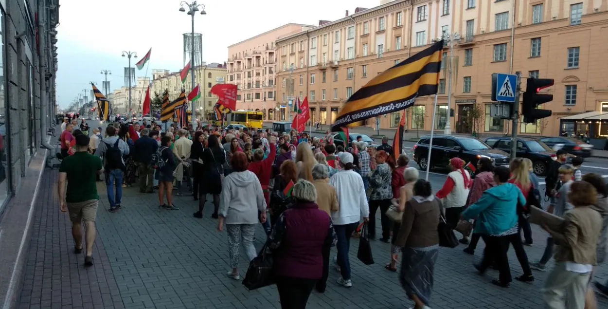 Інструктаж прыхільнікаў Лукашэнкі: лозунгі "За бацьку!" не крычыце (відэа)