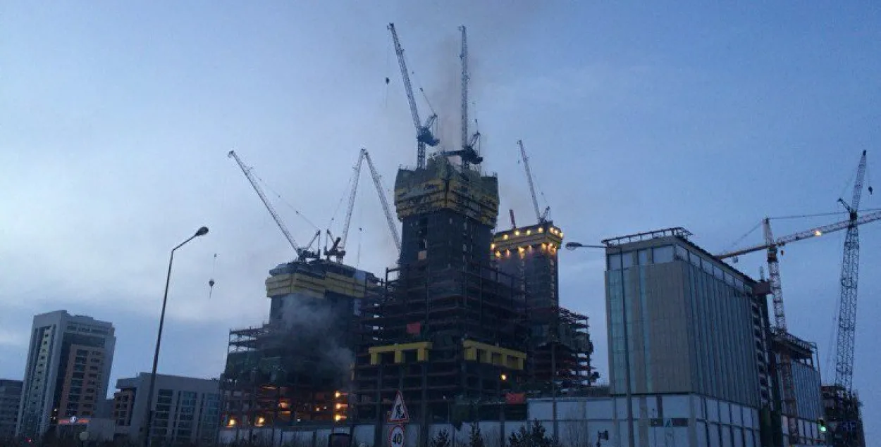 Пажар на будоўлі самага высокага будынку Цэнтральнай Азіі