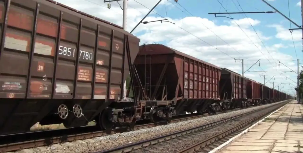 Пад Мінскам 14 вагонаў таварнага цягніка сышлі з рэек