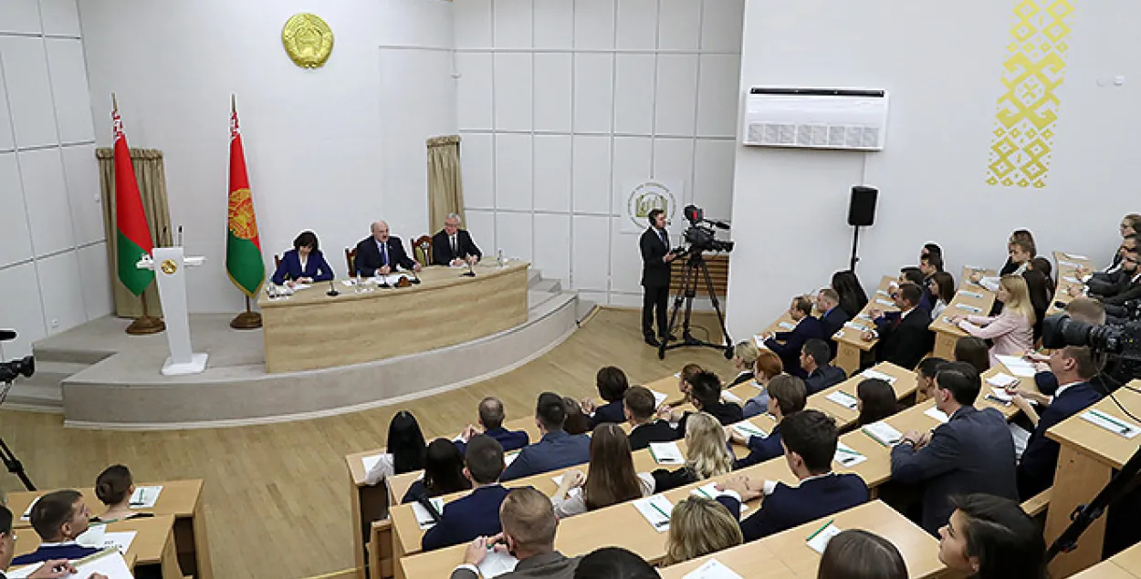 Во время встречи Лукашенко с учащимися и преподавателями Академии управления / president.gov.by​