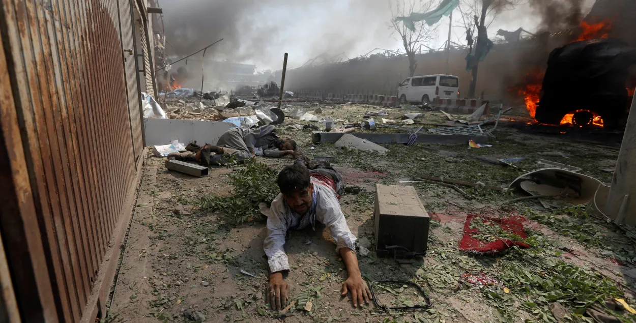 Падчас тэракту ў Кабуле загінулі 90 чалавек. Фотарэпартаж Reuters