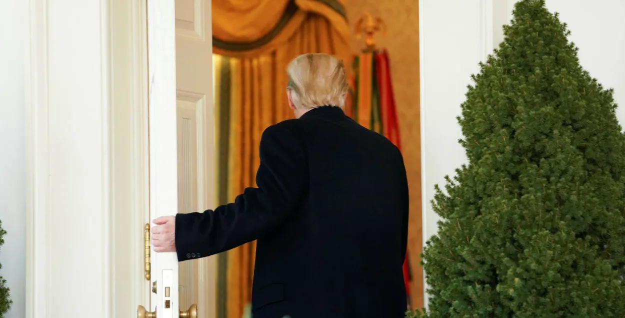 Трамп паказвае гасцям Белага дома месца, дзе займаліся сэксам Клінтан і Левінскі
