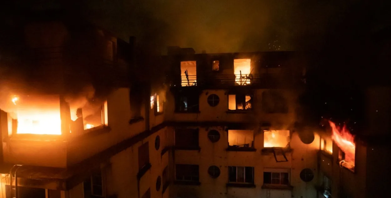 У Парыжы на пажары загінулі восем чалавек, дзясяткі пацярпелі