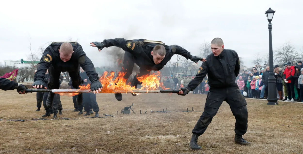 Спецназ у агні (фотарэпартаж)