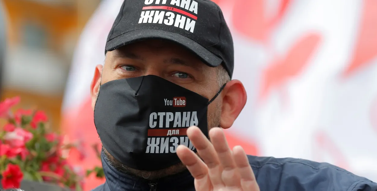 Брусель заклікае вызваліць Сяргея Ціханоўскага і Мікалая Статкевіча