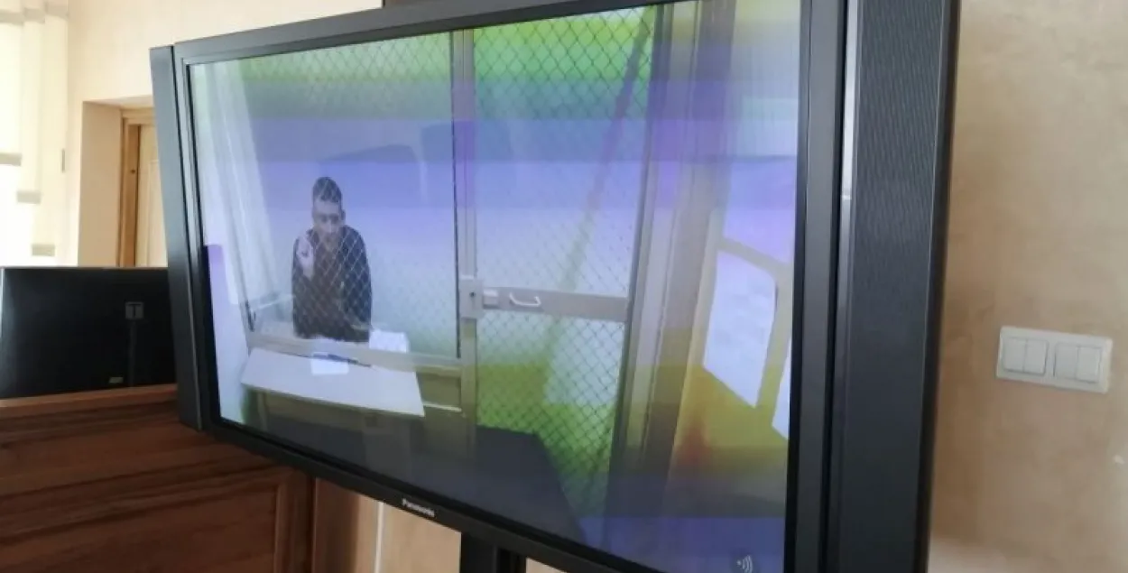 Ціханоўскі заявіў, што 900 тысяч долараў яму падкінулі