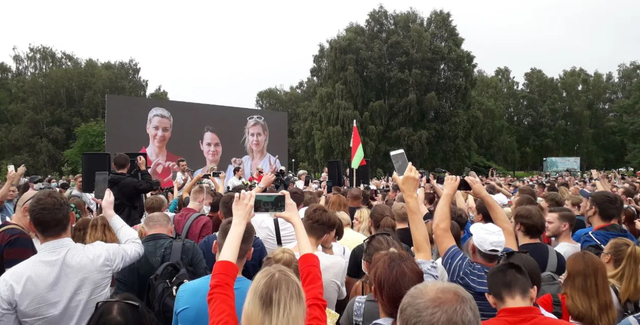 Thousands of people came to Sviatlana Tsikhanouskaya's campaigning picket in Minsk / Euroradio