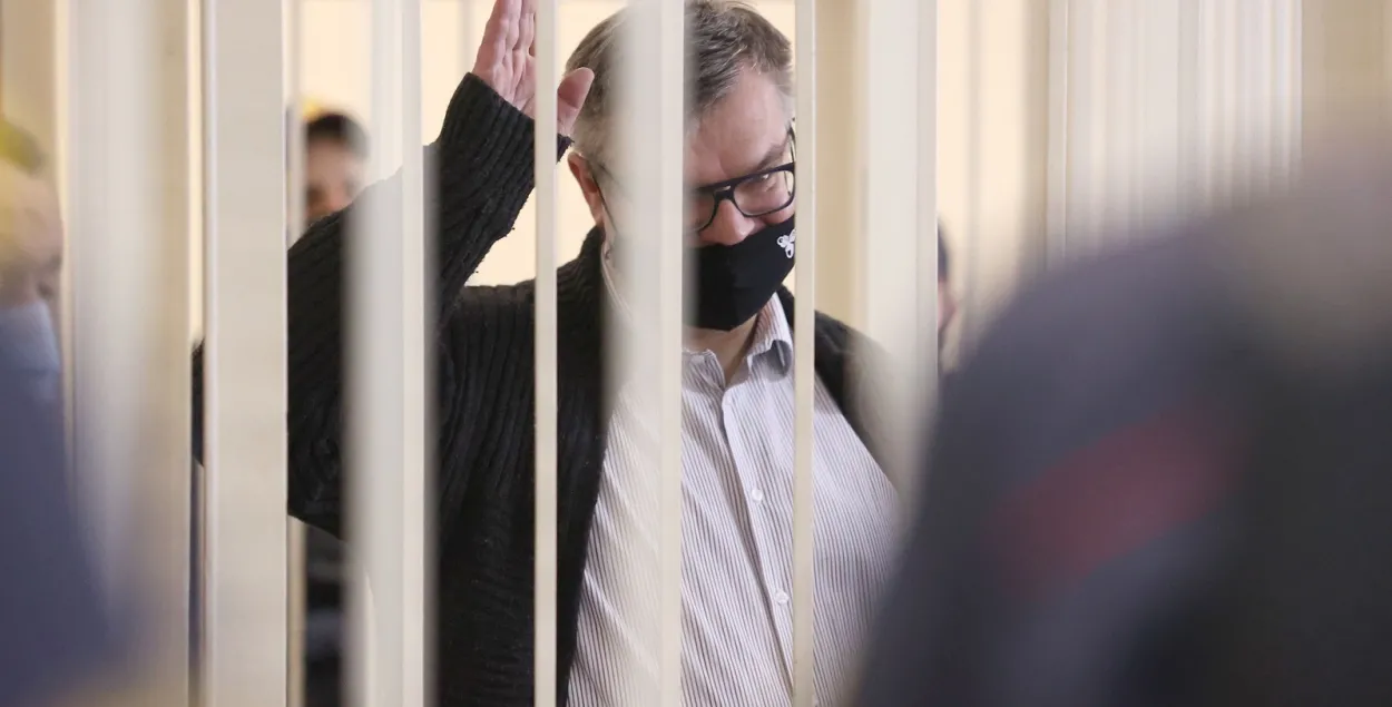 Абвінавачванне Віктару Бабарыку зачытвалі сёння пяць гадзін