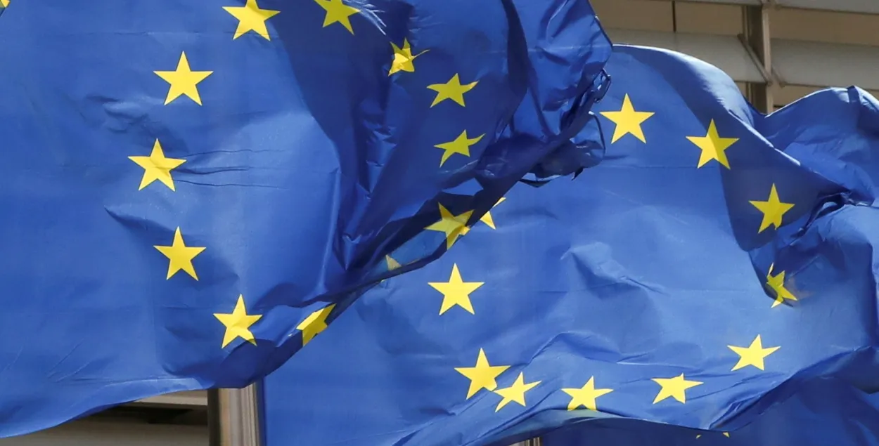 Еўрасаюз можа адмовіцца ад спрошчанай выдачы віз для беларусаў і расіян