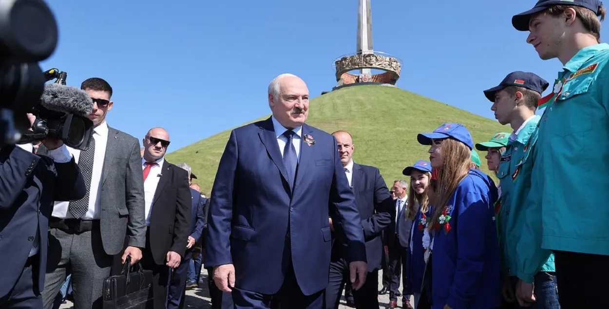 Аляксандр Лукашэнка каля "Кургана Славы", 3 ліпеня 2023-га / president.gov.by
