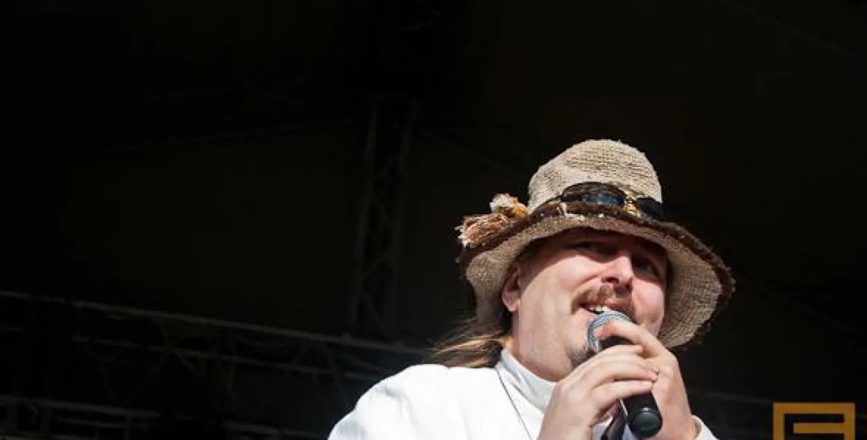  Алег Хаменка адказаў на пытанні пра фолк-фэст "Камяніца" (відэа)