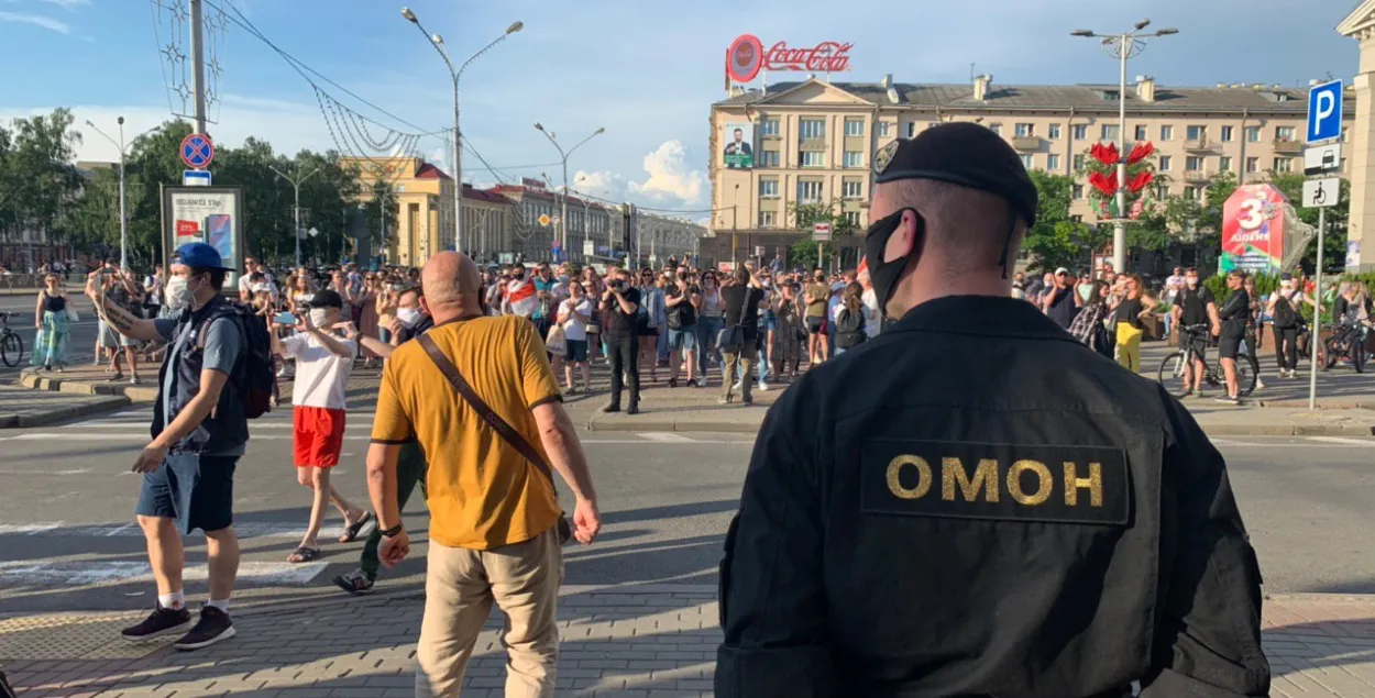 Силовики и мирный протест / Еврорадио